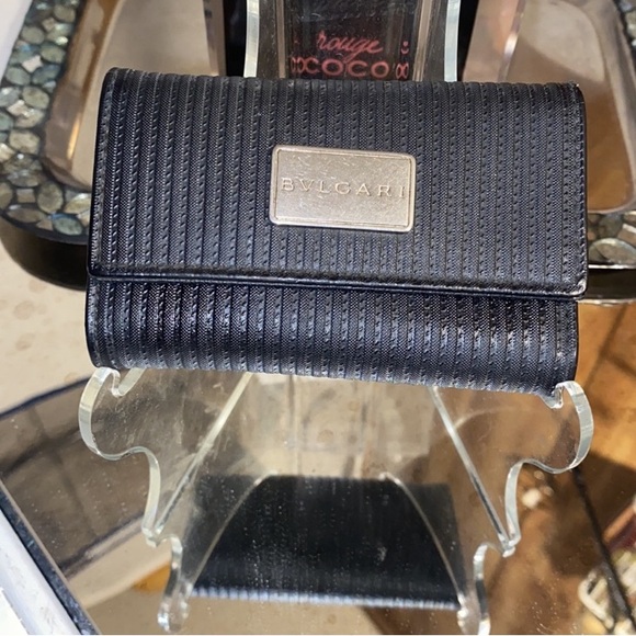 Authentic BVLGARI Ribbed 4 Prong Leather Key holder In Excellent Condition - Picture 4 of 10